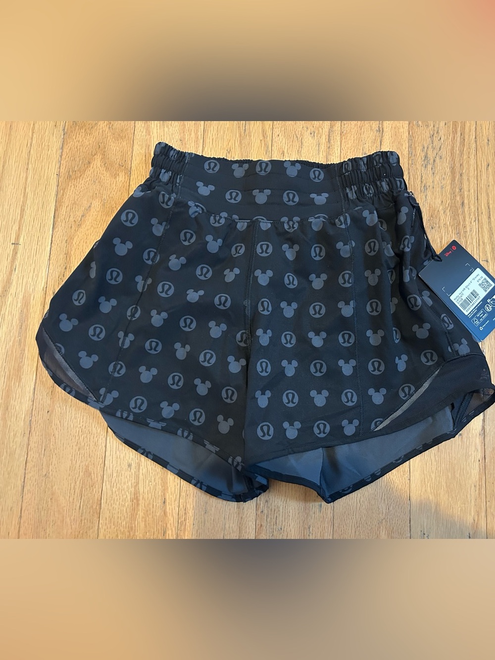 Lululemon x Disney NWT hotty hot shorts size 2